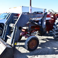 IHC 560 with loader - (309) 338-1576