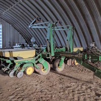 2001 John Deere 1780 23 skip row planter, 30” corn 15” beans, no till, markers, pto hydro pump